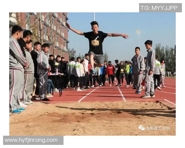 安踏篮球服套装助你在球场上尽显风采与活力，尽享运动乐趣与舒适体验